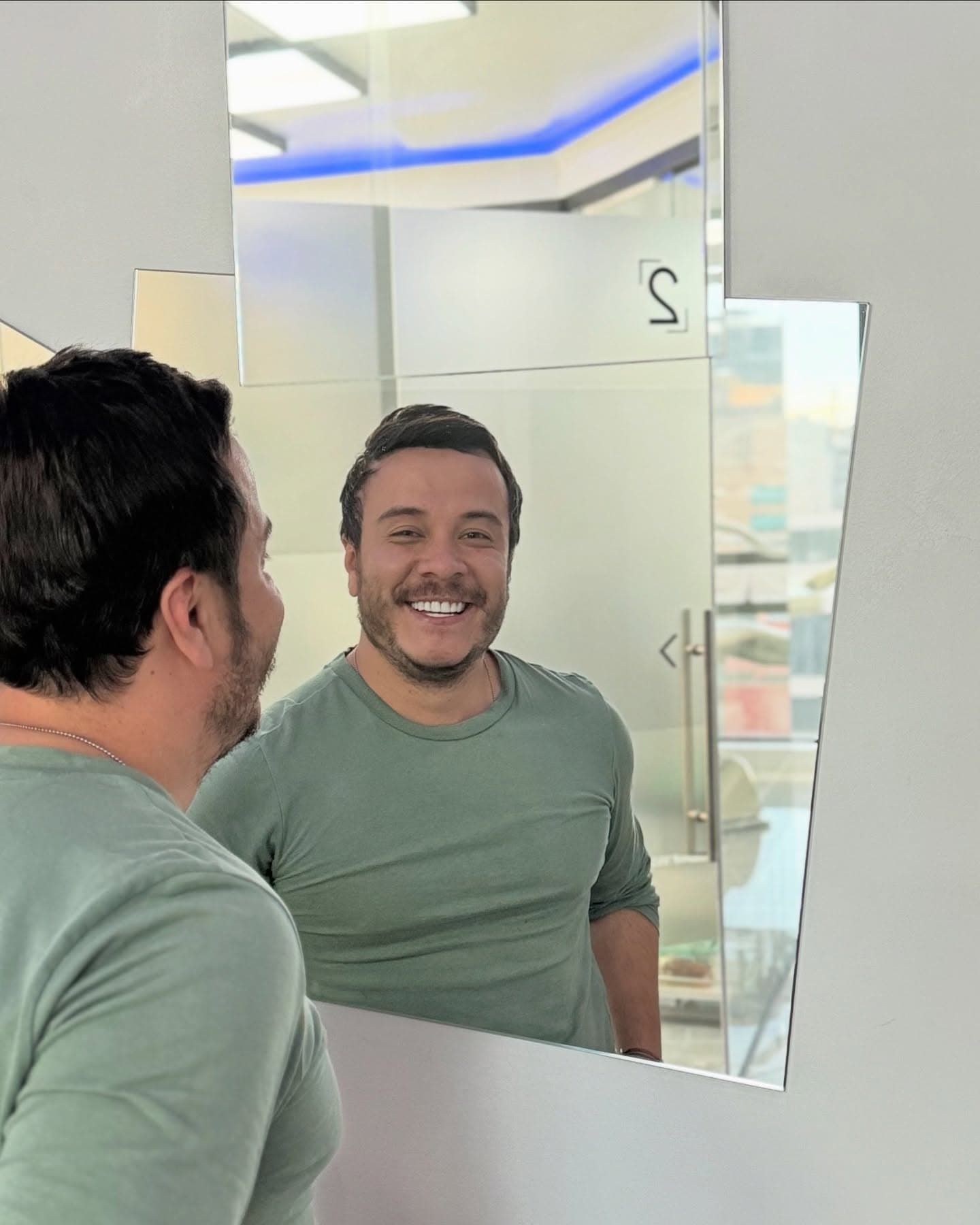 David de los Ríos, paciente de Diego Mejía Dental Group